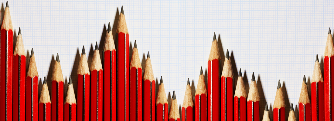 Un gráfico de barras hecho de lápices rojos